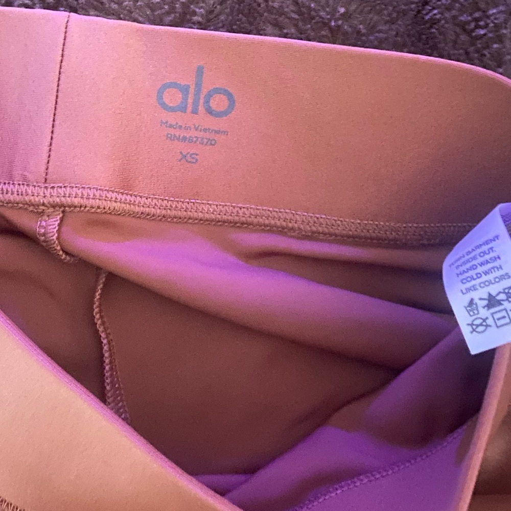 ALO Yoga Rose Gold Ruched Leggings & Sports Bra Set - Picture 3 of 3